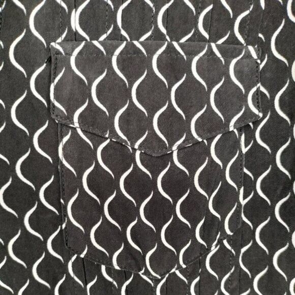 Cocomo Women's Plus Size 2X Black & White Geo Print Pintuck Short Sleeve Top - Picture 3 of 7